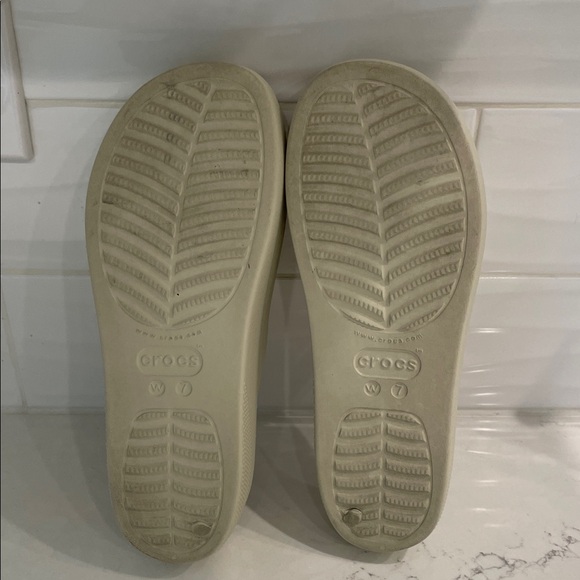 Crocs Platform Slide Sandals - Picture 9 of 10